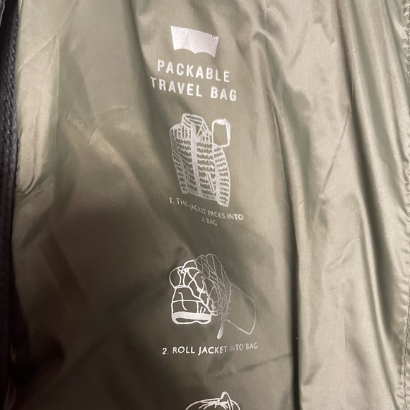 Levi’s Black Men’s Quilted  Puffer Jacket Red tab Logo Size XXL - Picture 8 of 16